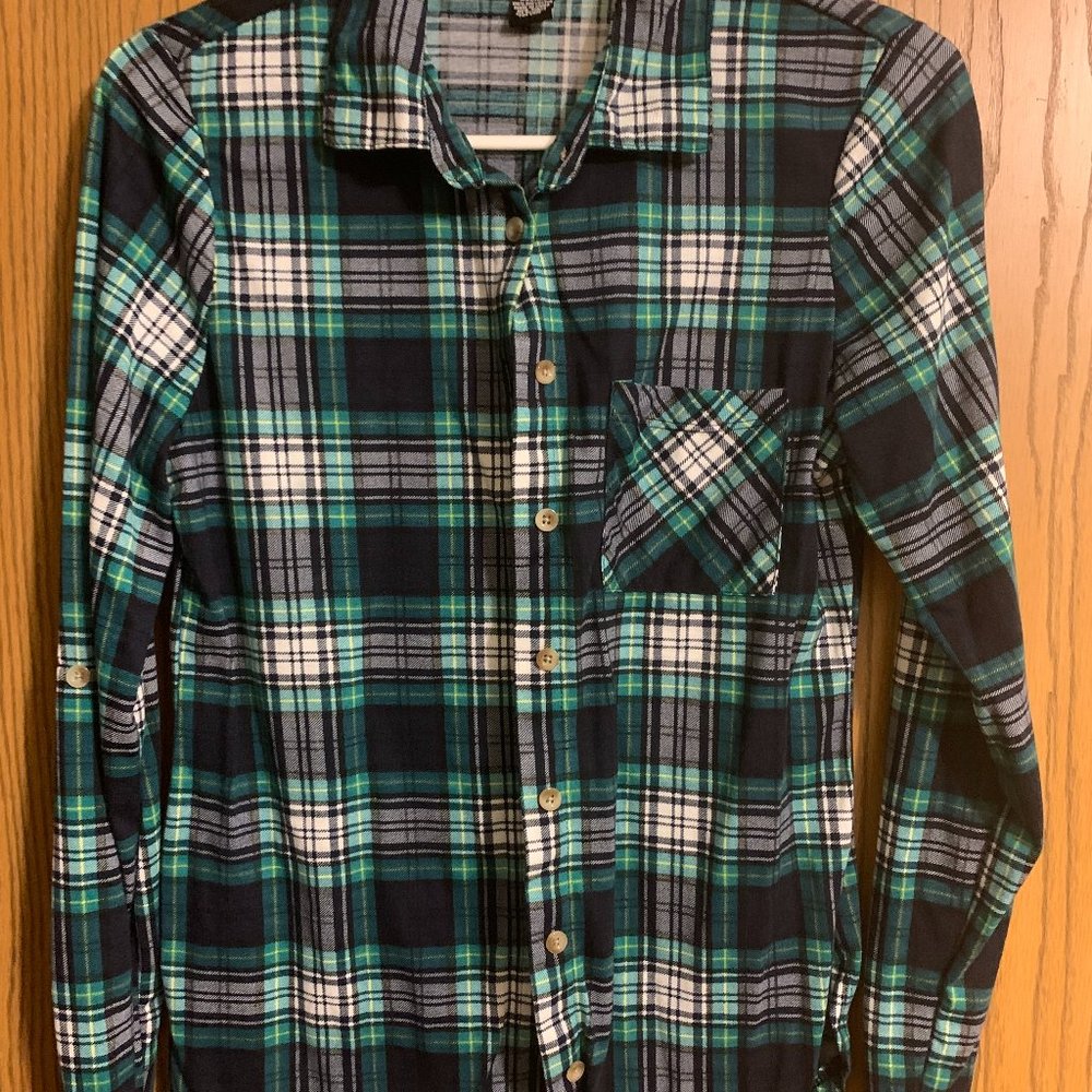 Rue21 Long-sleeved plaid shirt - Medium
